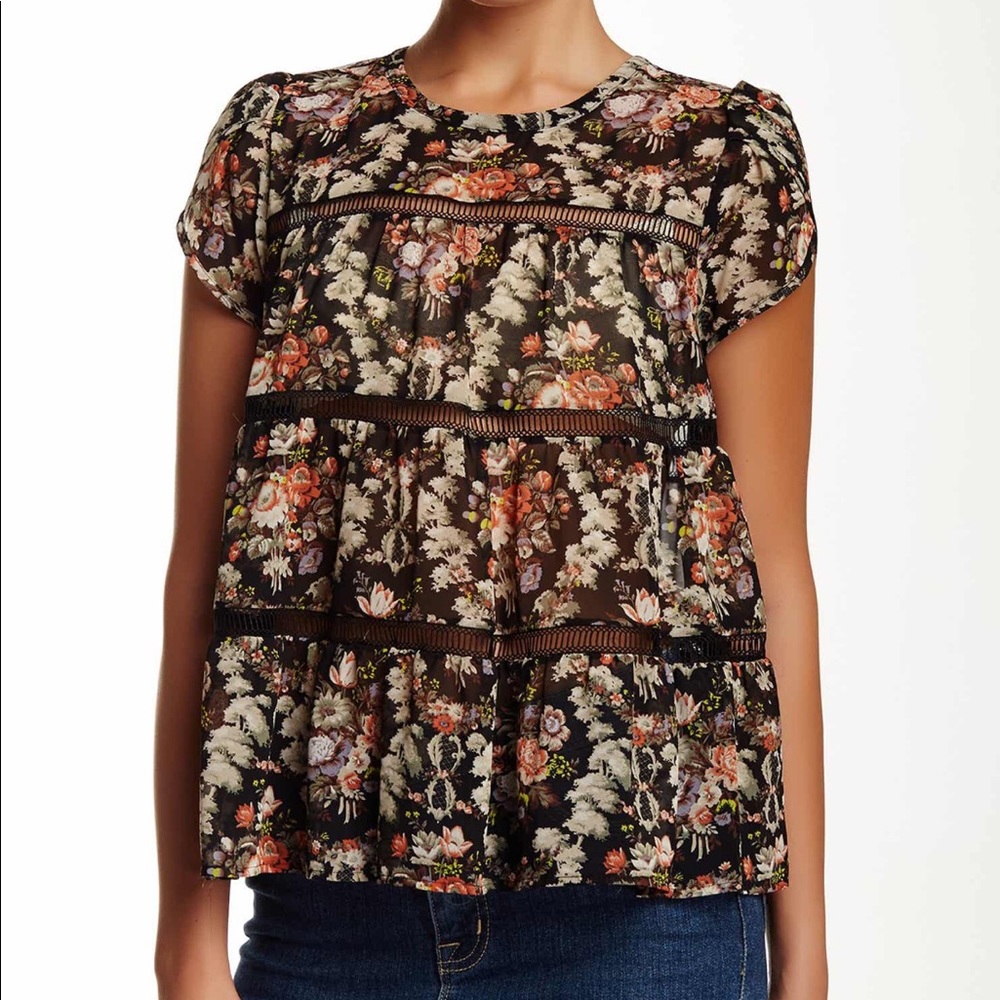 ***SOLD***Ro and de inset trim wing blouse